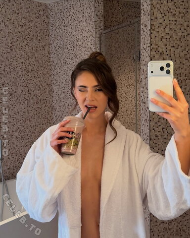 Stefanie Giesinger nude photo 5