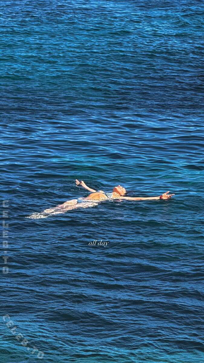 Stefanie Giesinger nude photo 3