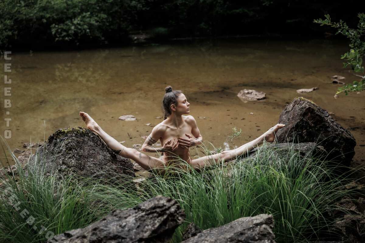 Stefanie Millinger nude photo 14