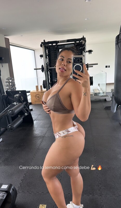 Steffy Moreno nude photo 1