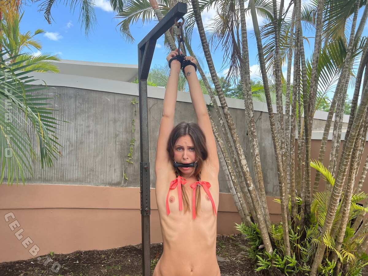 Stella Barey nude photo 6