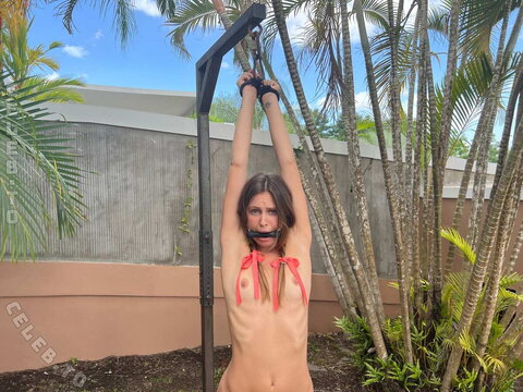 Stella Barey nude photo 2