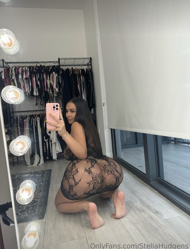 Stella Hudgens nude photo 27