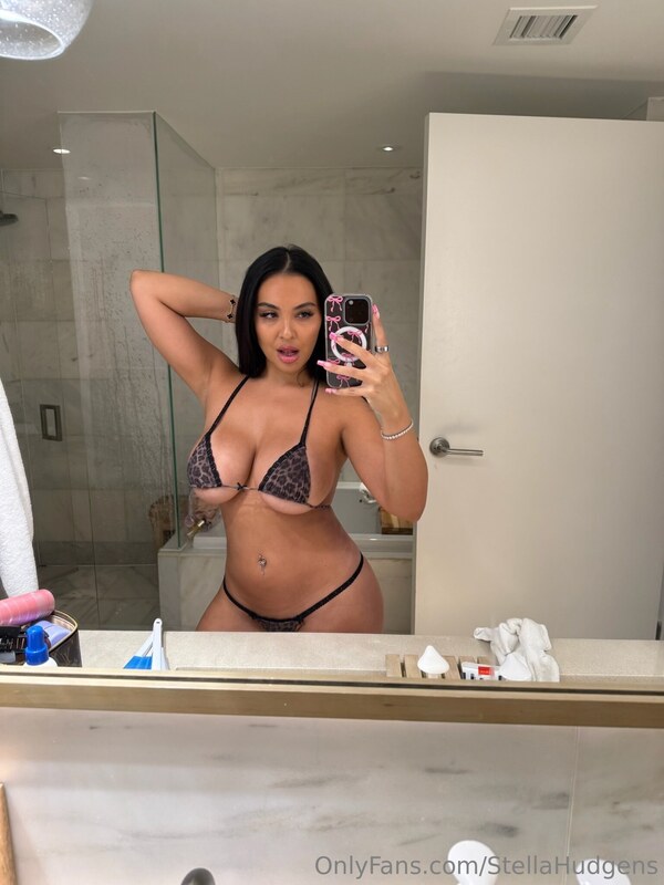 Stella Hudgens nude photo 1