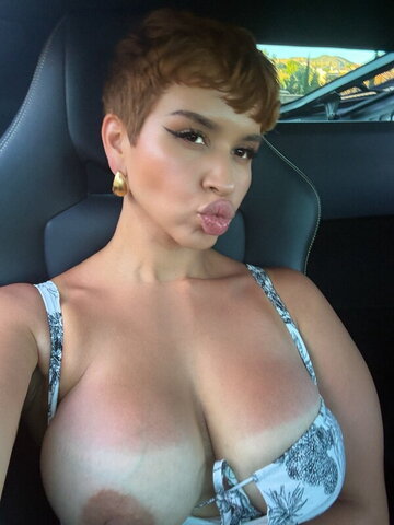 Steph Murves nude photo 1