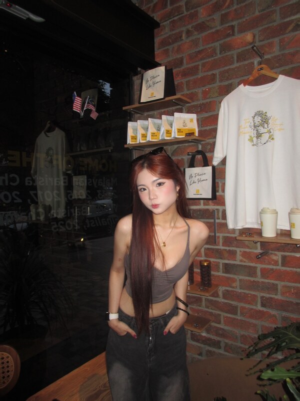 Stephanie Chua nude photo 6