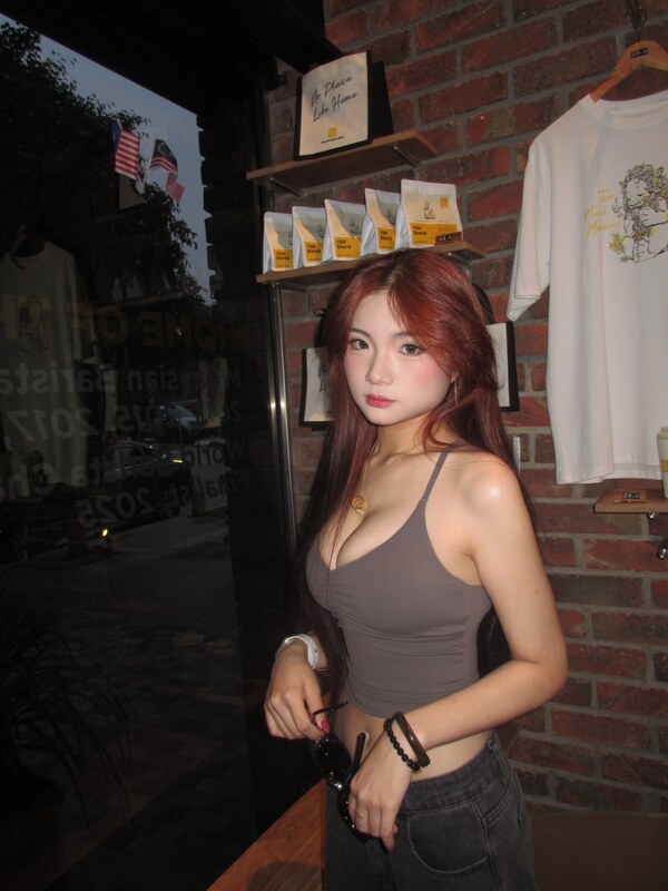 Stephanie Chua nude photo 8
