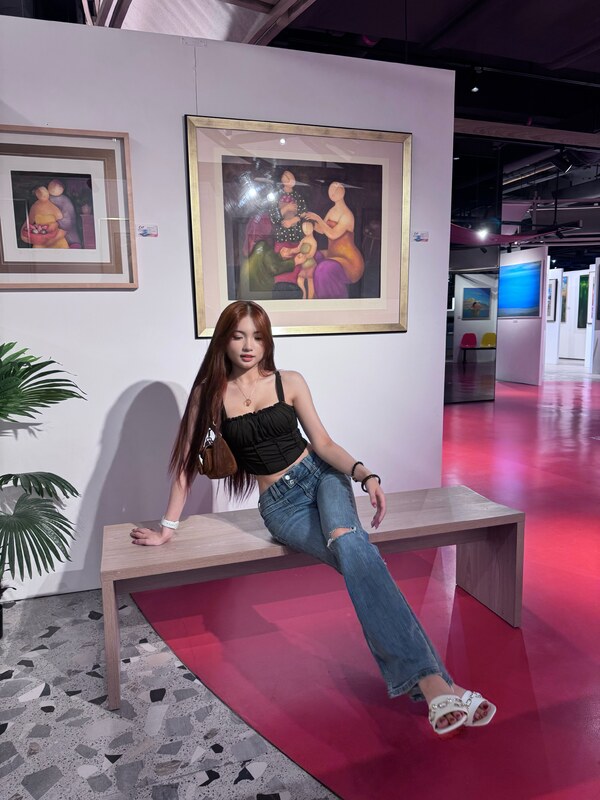 Stephanie Chua nude photo 16