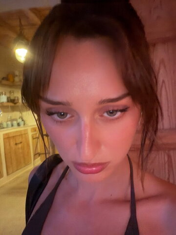 Stephanie D'Agostini nude photo 1