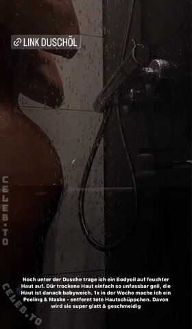 Stephanie Davis nude photo 1