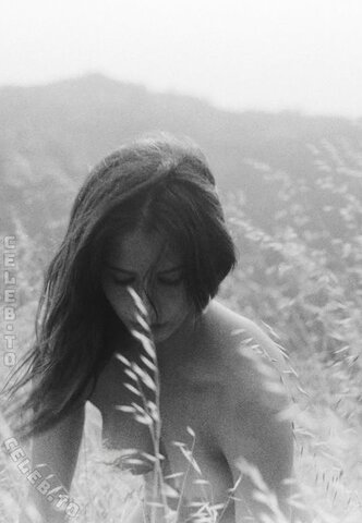 Stephanie Mandich nude photo 18
