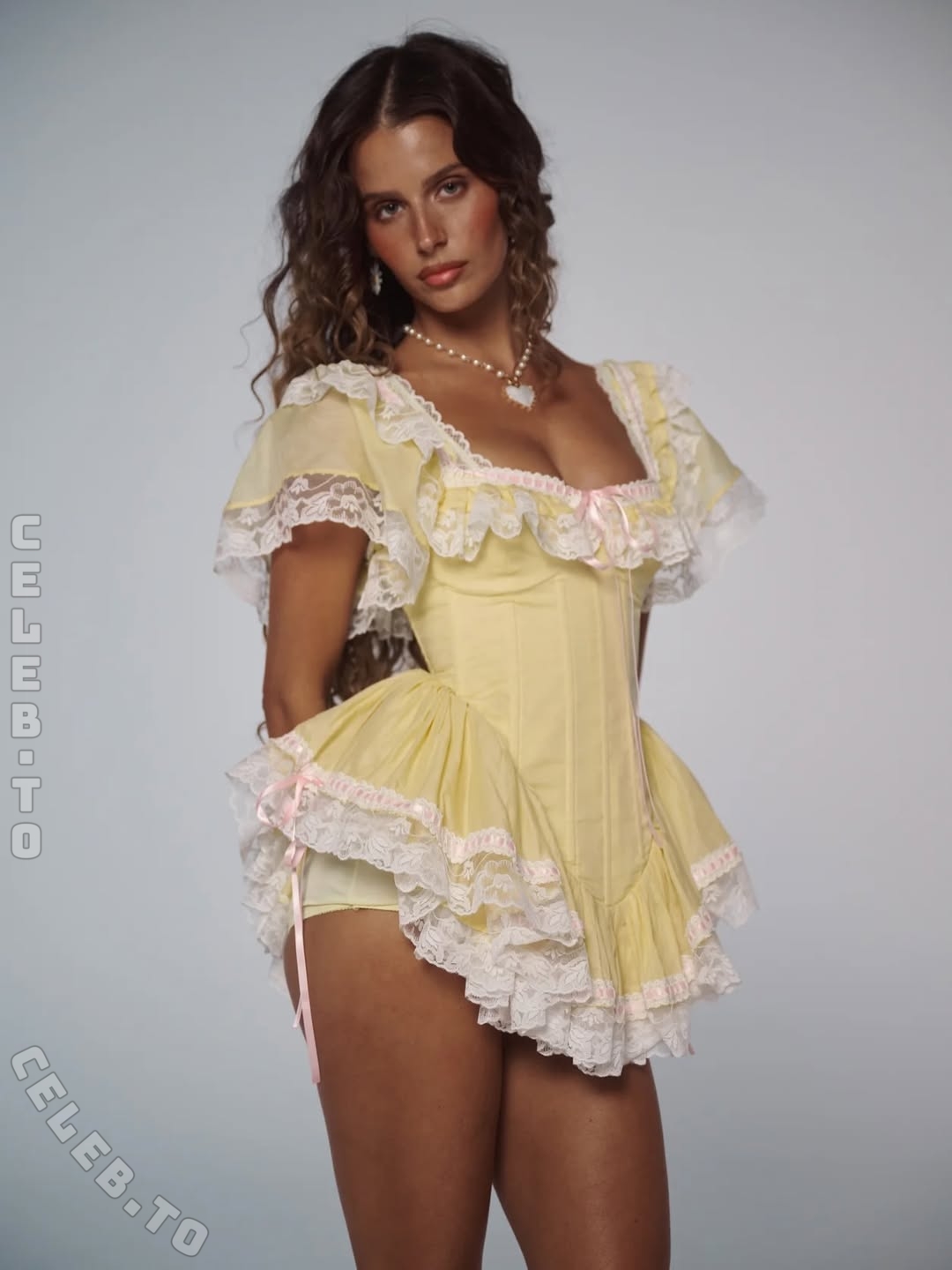 Stephanie Mandich nude photo 7