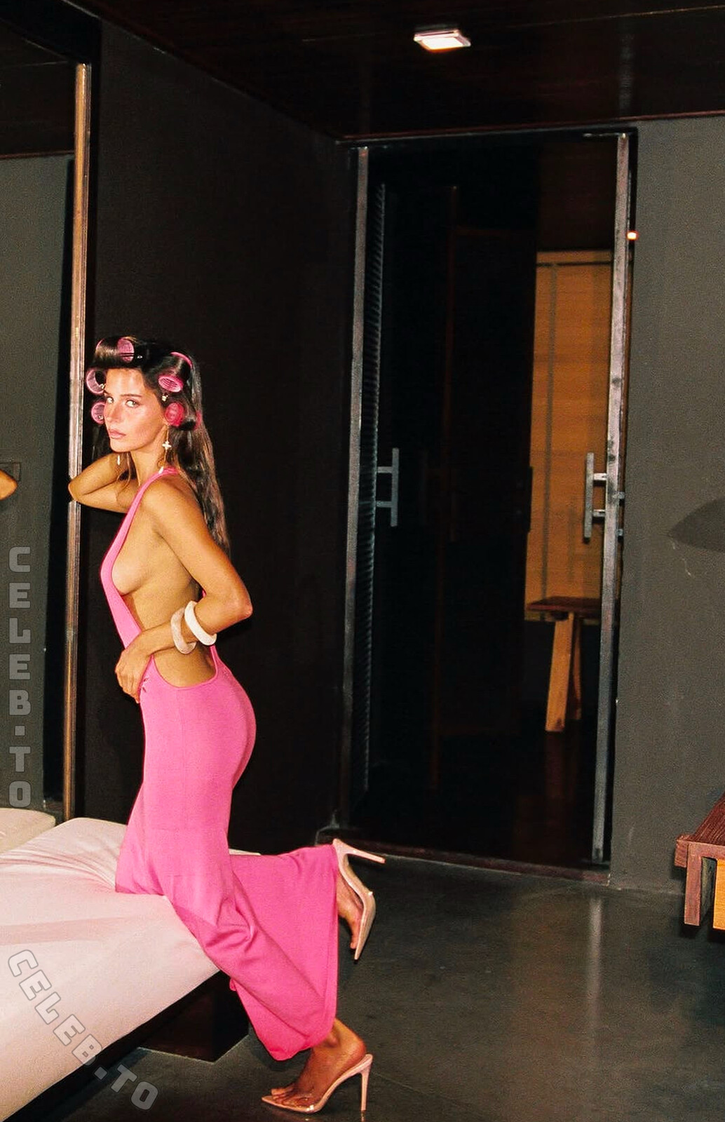 Stephanie Mandich nude photo 4