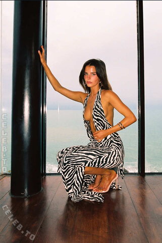 Stephanie Mandich nude photo 24