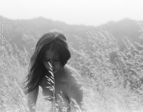 Stephanie Mandich nude photo 47