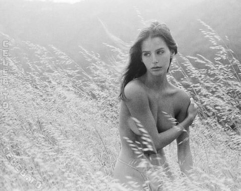Stephanie Mandich nude photo 46