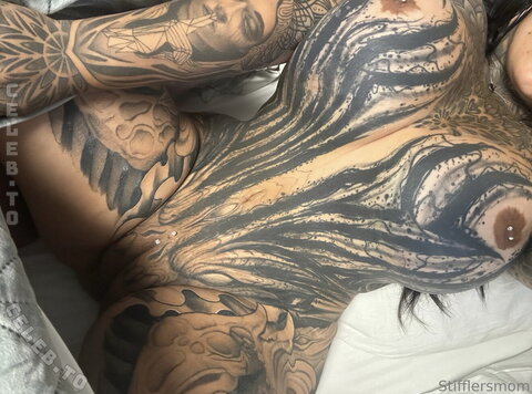 Stifflersmom nude photo 2