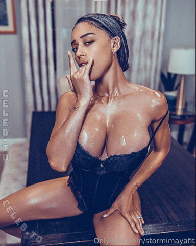Stormi Maya Hot (1 photo)