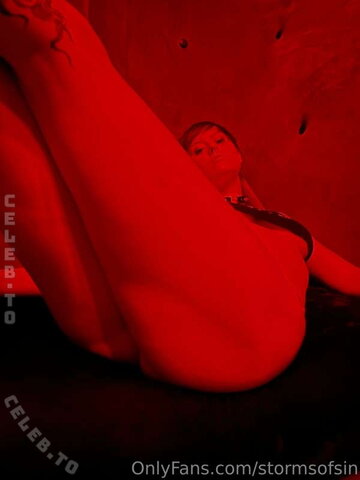 stormsofsin nude photo 9
