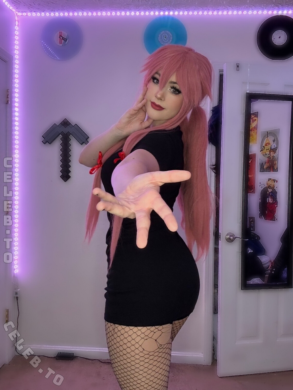 Strifecos nude photo 7