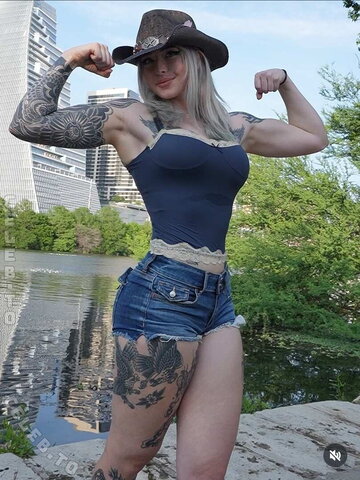 StrongWaifu photo 3