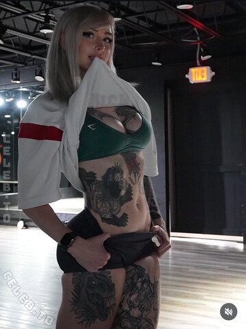 StrongWaifu nude photo 1
