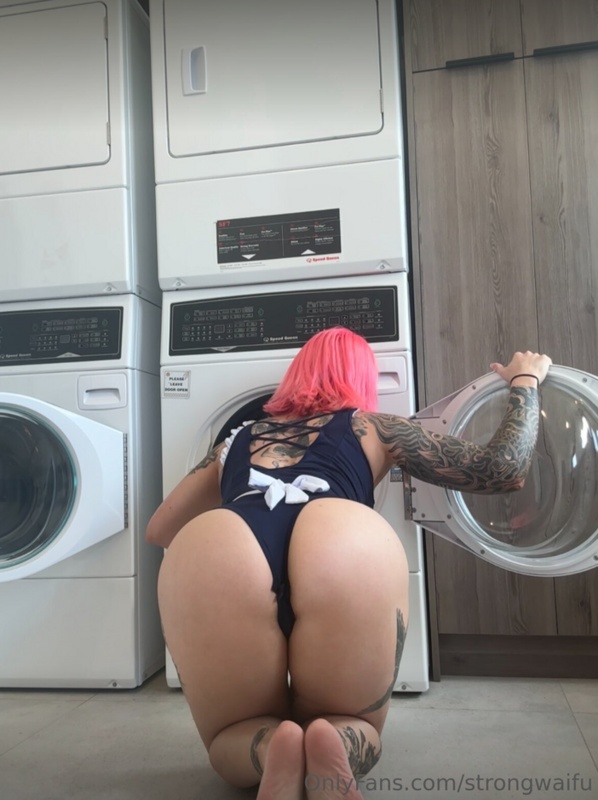StrongWaifu nude photo 2