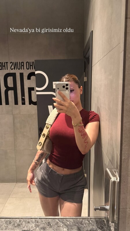Su Balcı nude photo 14