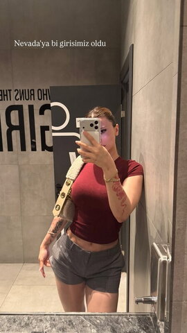 Su Balcı nude photo 28