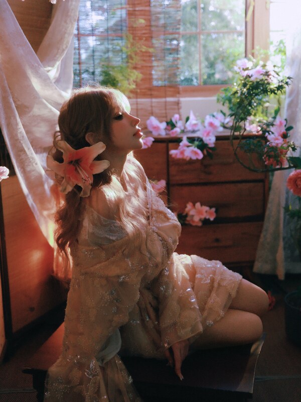 Suaki Rin nude photo 3