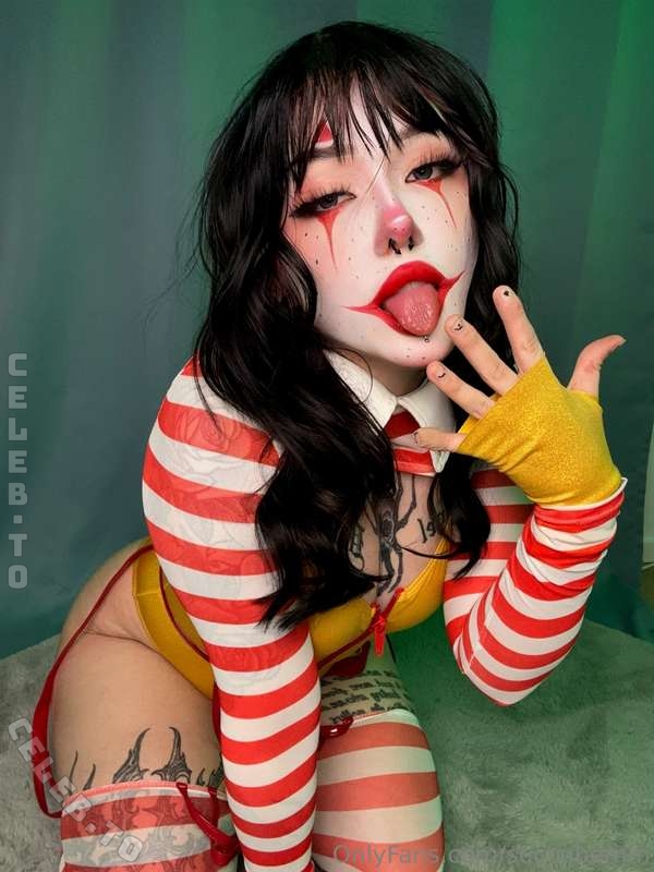 Succubemm nude photo 1