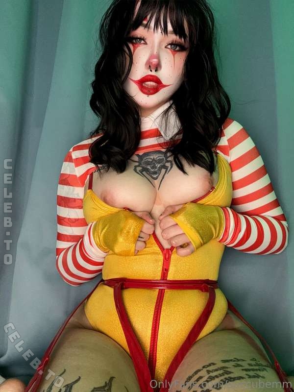 Succubemm nude photo 2
