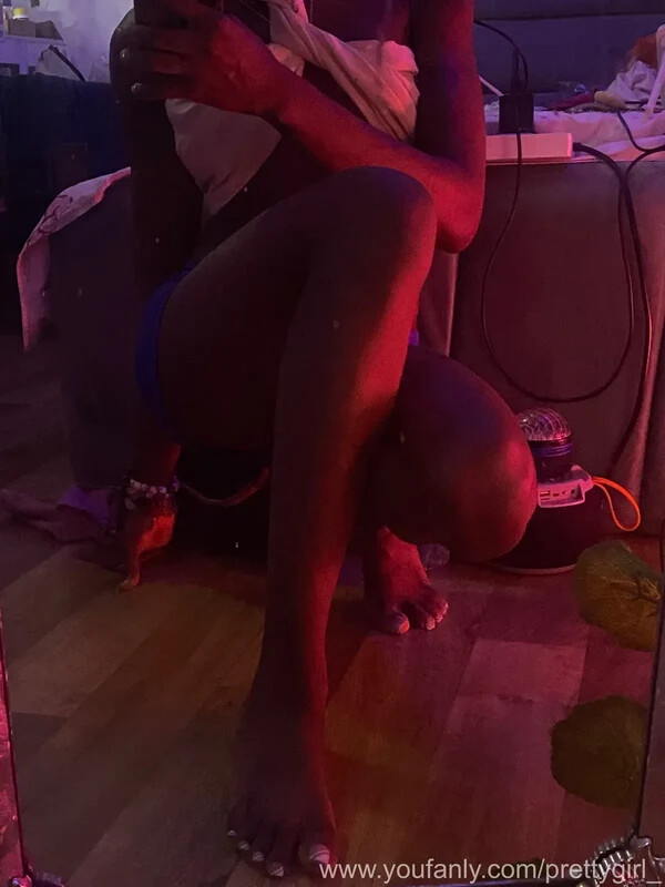 Succubus nude photo 5