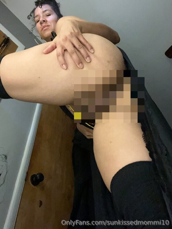 sunkissedmommi nude photo 11