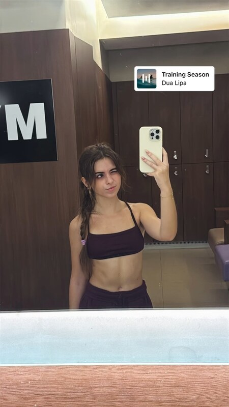 Supergioffy nude photo 1