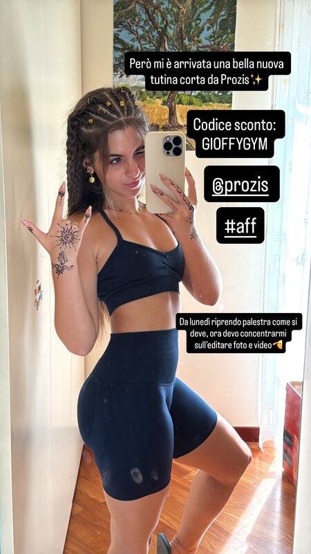 Supergioffy nude photo 3