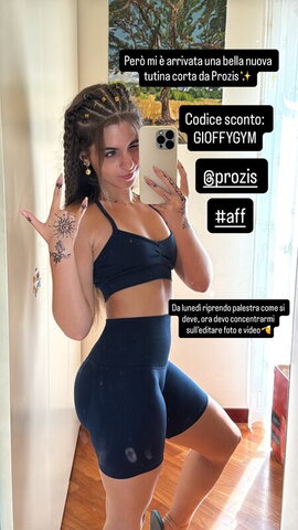 Supergioffy nude photo 4