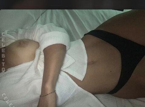 Sureau nude photo 3