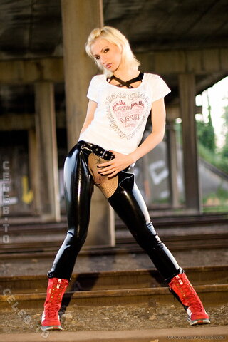 Susan Wayland nude photo 4757