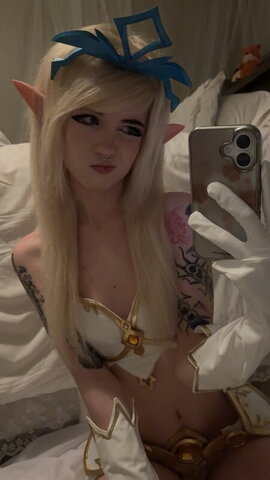 Sushiflavoredmilk Hot (1 photo)