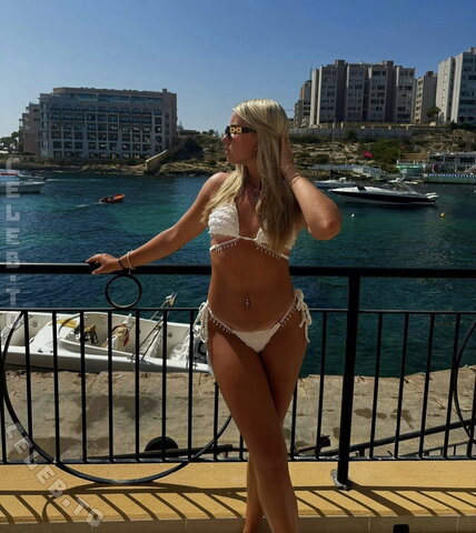 Susikozik nude photo 5