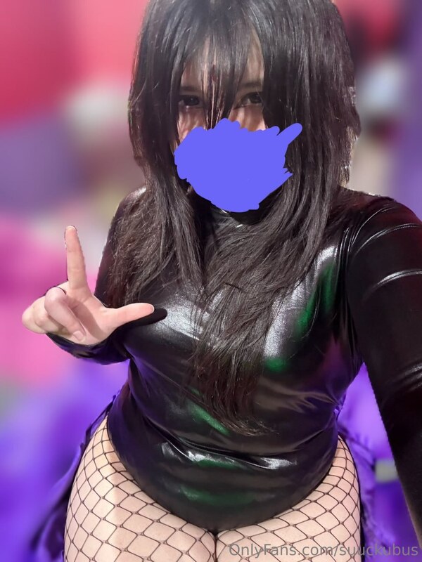 suuckubus nude photo 2