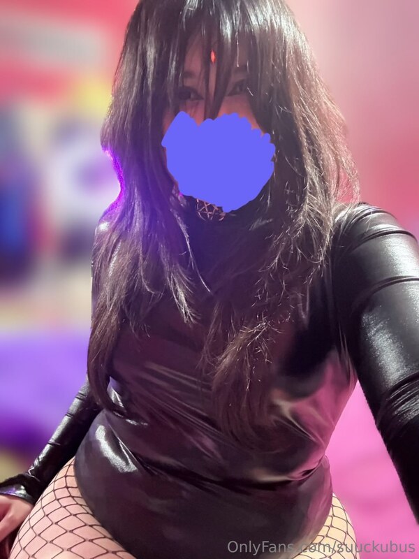 suuckubus nude photo 13