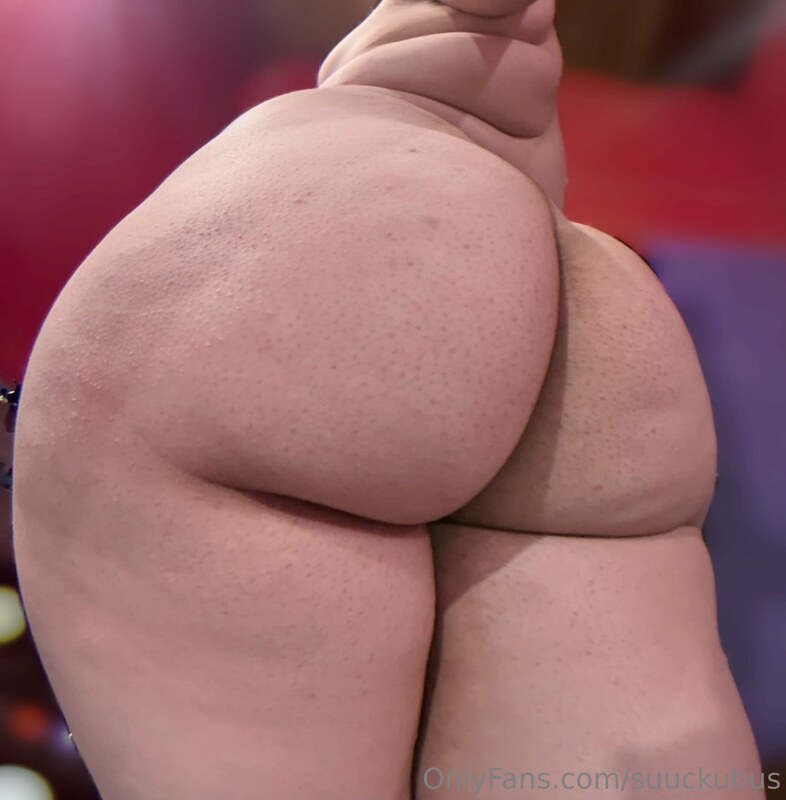 suuckubus nude photo 5