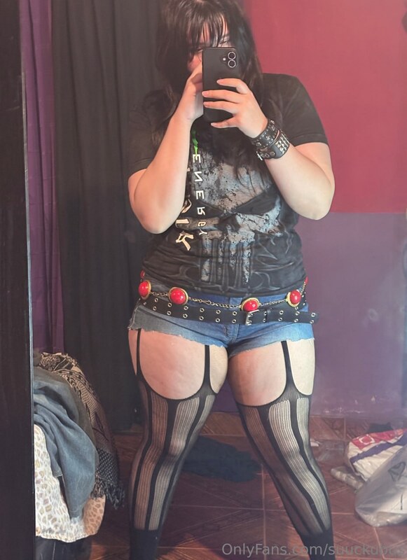 suuckubus nude photo 7