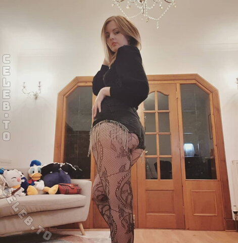 Suzy Lu nude photo 2