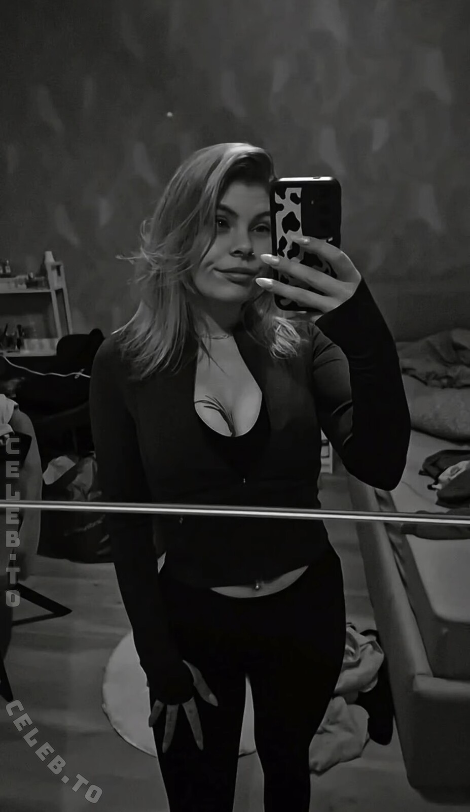Svenja-4 nude photo 1