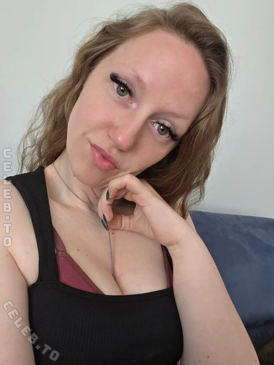 SweetGermanAlina nude photo 4