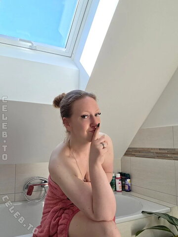 SweetGermanAlina nude photo 14