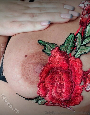 Sweetmirage nude photo 18